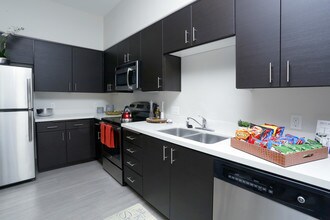 Anton 1101 Apartments in Sunnyvale, CA - Building Photo - Interior Photo