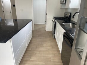 Room in House on Southwest Dr in Austin, TX - Building Photo - Building Photo