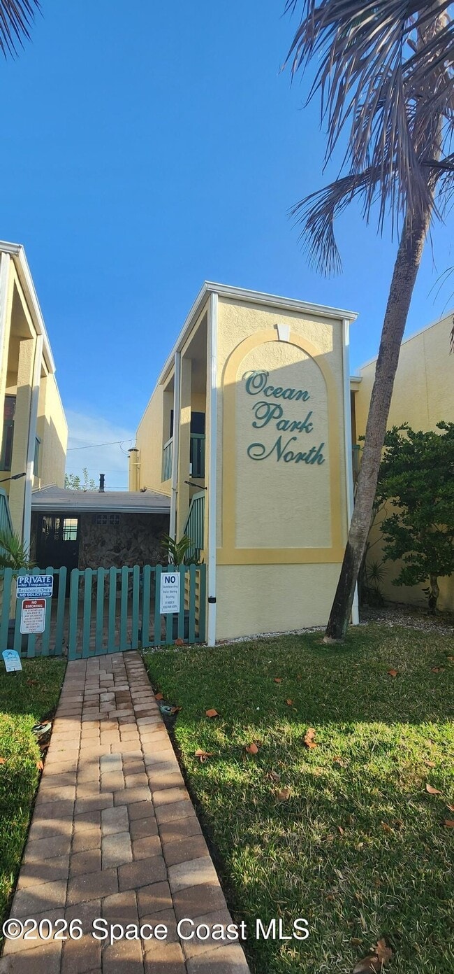 310 Taylor Ave in Cape Canaveral, FL - Foto de edificio - Building Photo