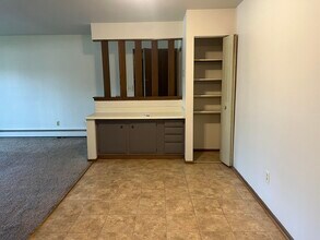 207 Williamsburg Dr in Thiensville, WI - Building Photo - Building Photo