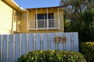 176 Seabreeze Cir in Jupiter, FL - Building Photo