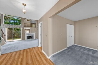 800 E Saratoga Cir in Island Lake, IL - Building Photo - Building Photo