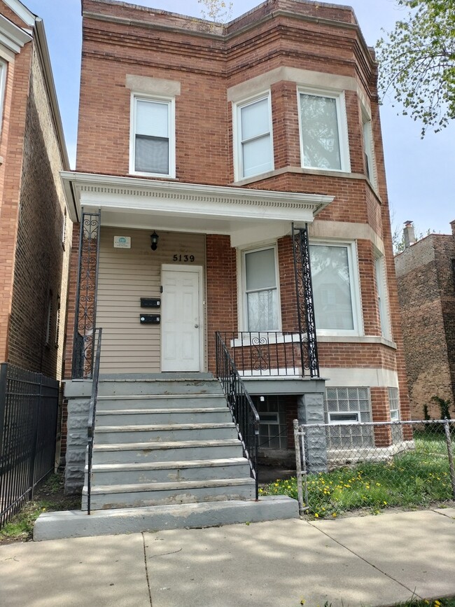 property at 5139 S Loomis Blvd