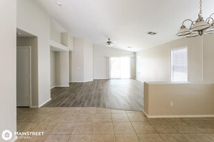 4709 S 23rd Ln in Phoenix, AZ - Foto de edificio - Building Photo