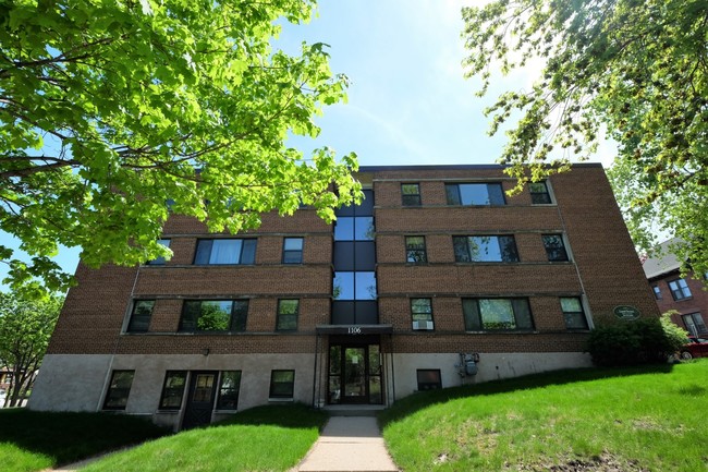 Laurel Apartments in St. Paul, MN - Building Photo - Building Photo