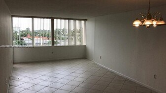 8233 Harding Ave, Unit 404 in Miami, FL - Building Photo