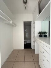 7545 E Treasure Dr, Unit 4i in North Bay Village, FL - Foto de edificio - Building Photo