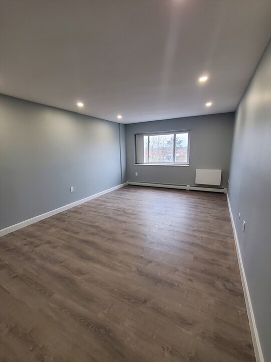 501 Revere Beach Pky, Unit #408 in Revere, MA - Building Photo