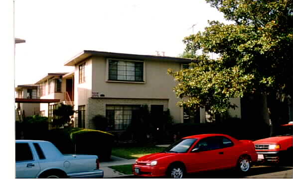 716 E Carson St in Long Beach, CA - Foto de edificio