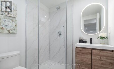 106 Woodpark Pl in Newmarket, ON - Building Photo - Building Photo