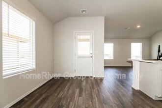 2011 Taylor St in Chickasha, OK - Building Photo - Building Photo