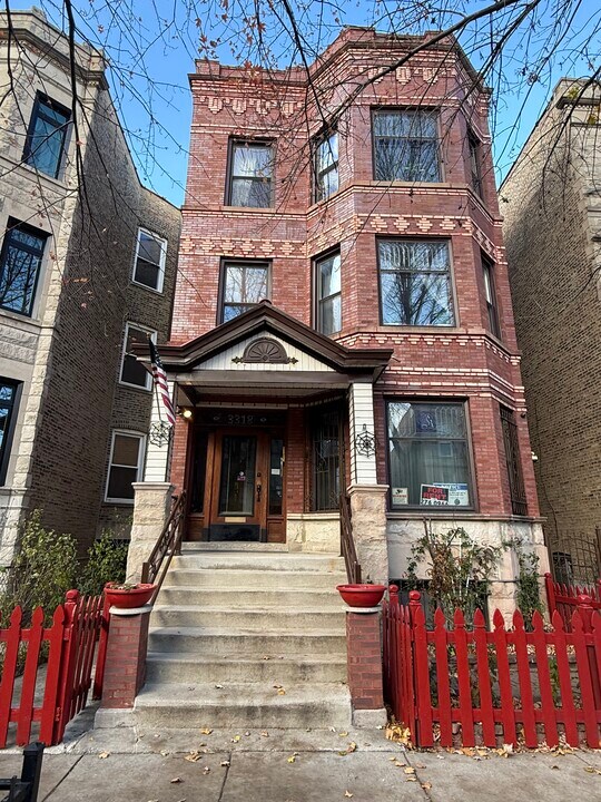 3318 W Pierce Ave, Unit G in Chicago, IL - Foto de edificio