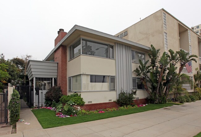 1017 Ocean Ave in Santa Monica, CA - Building Photo - Building Photo