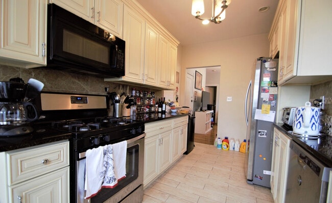 11 Babcock St, Unit 2 in Brookline, MA - Building Photo - Building Photo