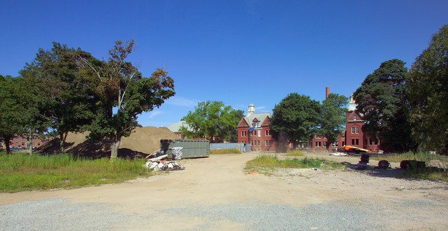 Chestnut Green Apartments in Foxboro, MA - Building Photo - Building Photo