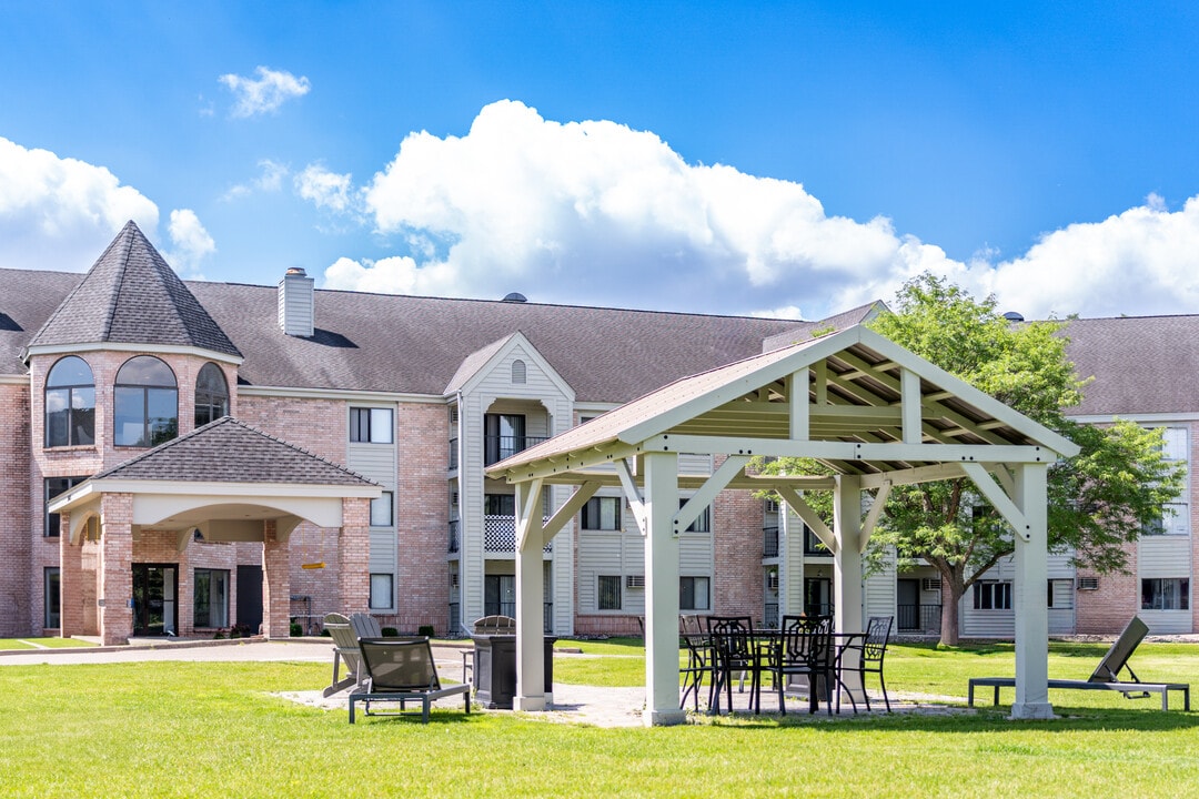 Hummingbird Cove Apartments in Plymouth, MN - Foto de edificio