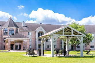 Hummingbird Cove Apartments in Plymouth, MN - Building Photo - Building Photo