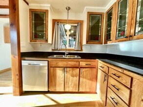 8408 33rd St W in University Place, WA - Building Photo - Building Photo