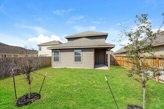 9410 Somers Bend in San Antonio, TX - Building Photo - Building Photo