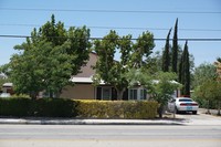 39011 10th St W in Palmdale, CA - Foto de edificio - Building Photo