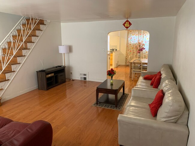 6725 Bustleton Ave in Philadelphia, PA - Building Photo - Building Photo