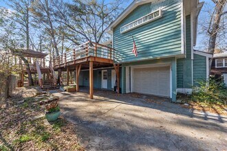 1029 French Quarter Creek Rd in Huger, SC - Building Photo - Building Photo