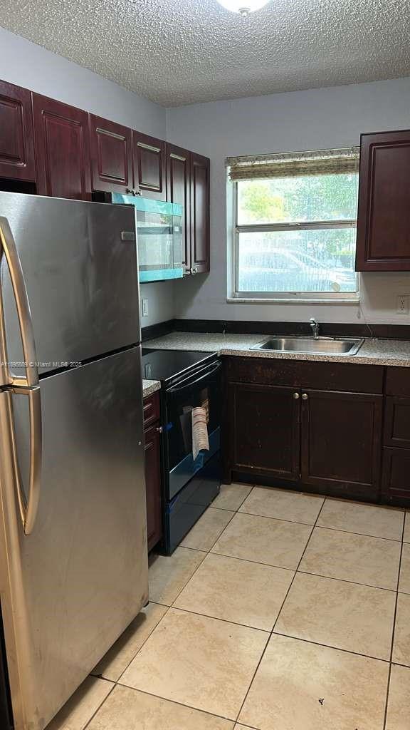 400 NW 65th Ave in Margate, FL - Building Photo - Building Photo