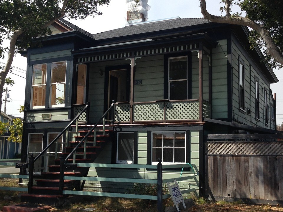 420 Cypress Ave in Pacific Grove, CA - Foto de edificio