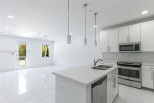 2610 NE 213th St in Miami, FL - Building Photo