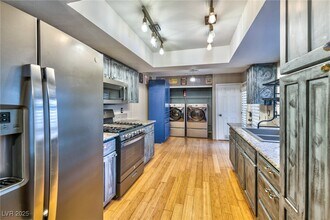 39 N Moonlight Dr in Las Vegas, NV - Building Photo - Building Photo