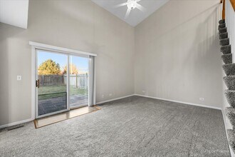 1430 N Pembroke Dr in South Elgin, IL - Building Photo - Building Photo