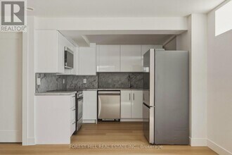 250 Hallam St in Toronto, ON - Building Photo - Building Photo