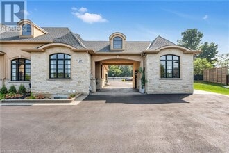 47 Tews Ln in Dundas, ON - Building Photo - Building Photo