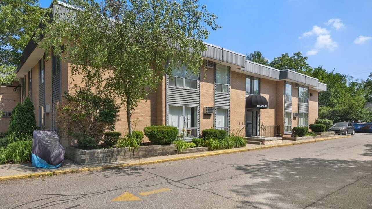 Harvard House Apartments Photo