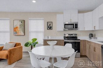 375 Cummins Hwy, Unit 402 in Boston, MA - Building Photo - Building Photo