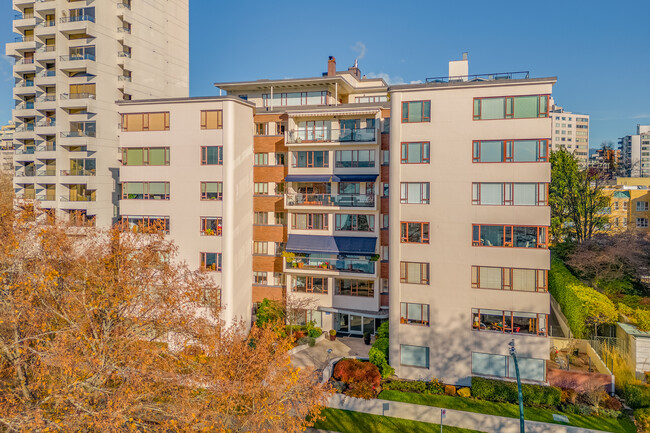 Beach Town House in Vancouver, BC - Building Photo - Building Photo