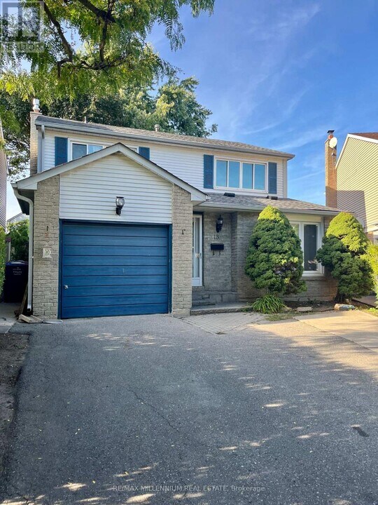 18 Junewood Crescent in Brampton, ON - Building Photo