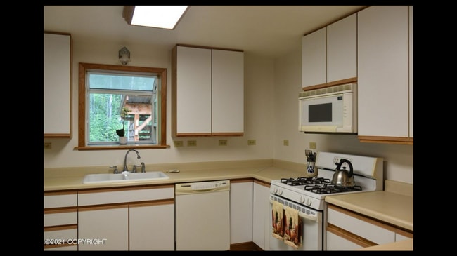 2262 Cordes Dr in Fairbanks, AK - Foto de edificio - Building Photo