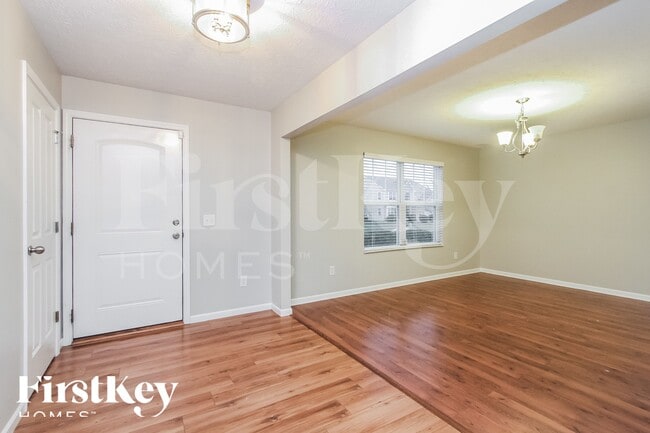 1303 Windswept Dr in Greenwood, IN - Foto de edificio - Building Photo