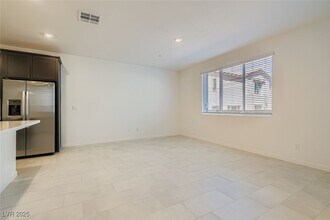 1554 Maria Xing Ave in Henderson, NV - Building Photo - Building Photo
