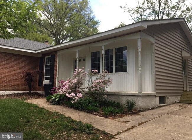property at 1516 Cedarwood Dr