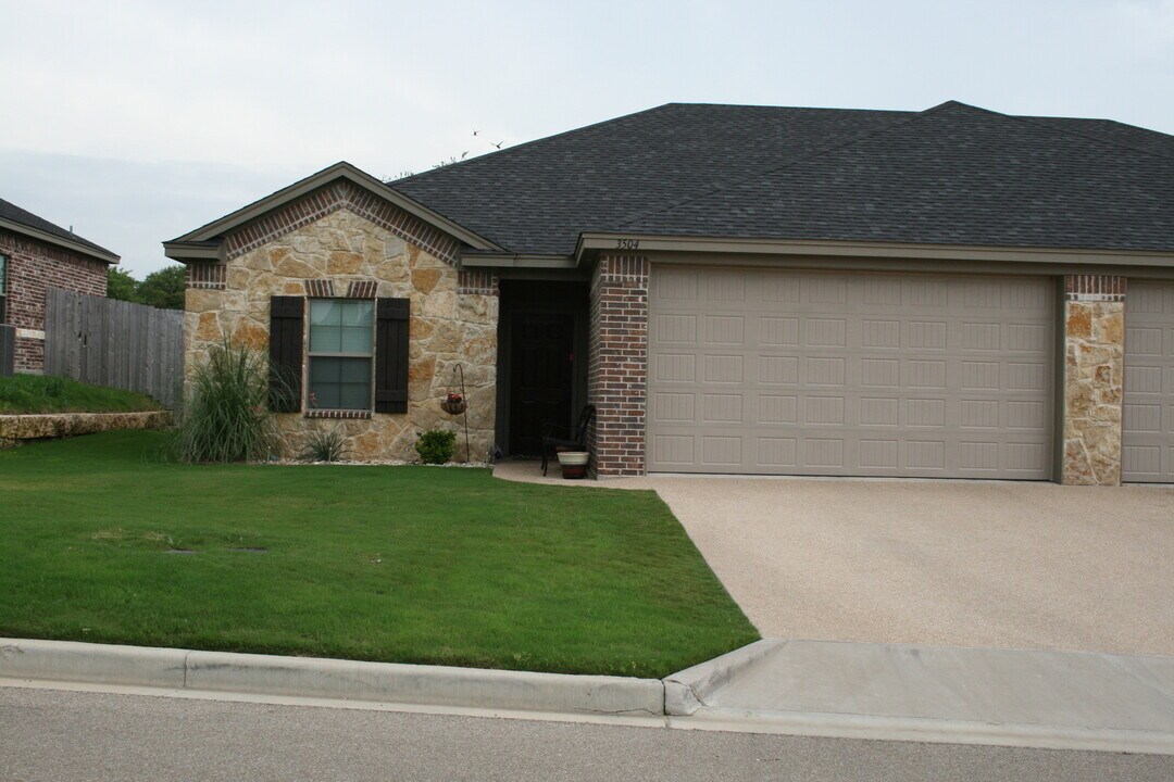 3502 Canyon Crossing in Gatesville, TX - Building Photo