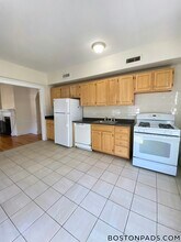 26 Hamilton Rd, Unit 1 in Brookline, MA - Foto de edificio - Building Photo