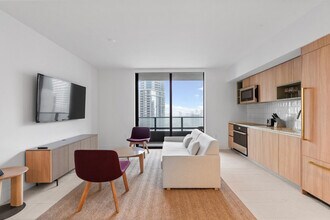 125 NE 6th St in Miami, FL - Building Photo - Building Photo