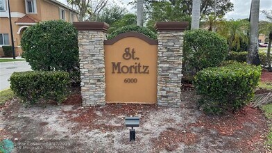 5912 Woodlands Blvd in Tamarac, FL - Foto de edificio - Building Photo