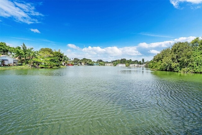 1020 SW 8th St in Hallandale Beach, FL - Building Photo - Building Photo
