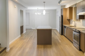 31125 Westridge Pl in Abbotsford, BC - Building Photo - Building Photo