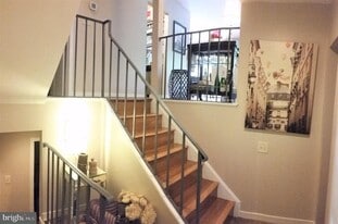 18745 Pier Point Pl in Gaithersburg, MD - Building Photo