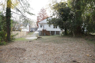 2008 Walker Ave in Greensboro, NC - Foto de edificio - Building Photo