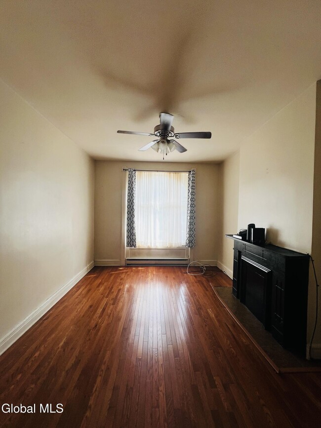 432 Clinton Ave in Albany, NY - Building Photo - Building Photo
